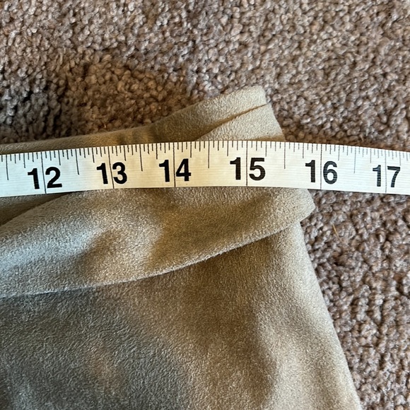 Cupcakes and Cashmere size 6 shorts faux suede - Picture 8 of 10